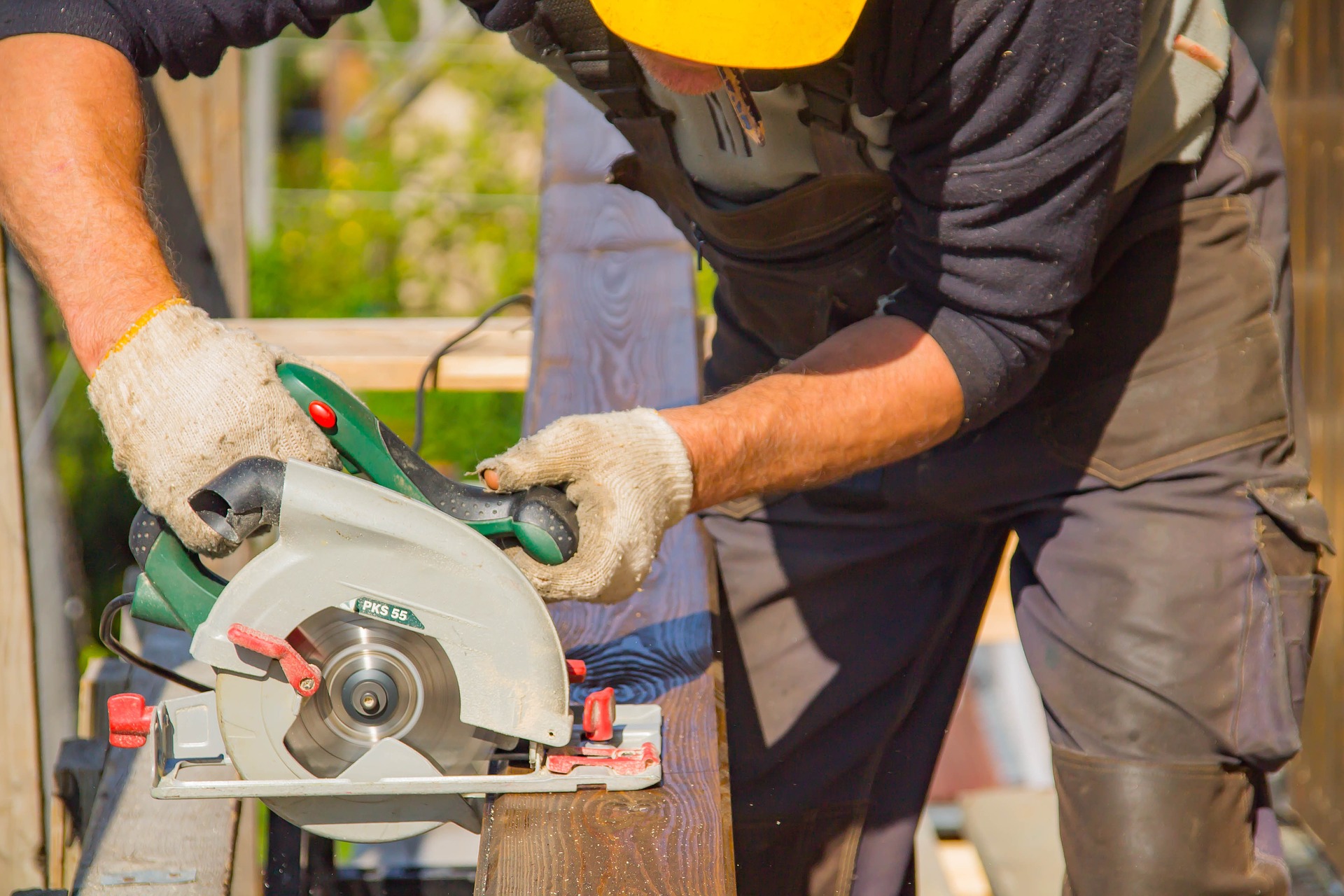 A construction worker with hardhat sawing wood on the Pro Tax & Accounting Contractors Bookkeeping for Surety Bonds page